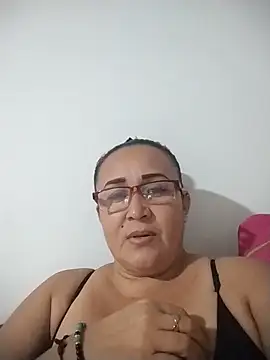 Snapshot of Nini_Love_ chatting on April 2026 05:32:02 AM Nini Love online show from April 2026 05:32:02 AM