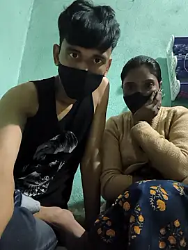 Snapshot of couplegk71 chatting on January 2026 03:50:01 PM couplegk71 online show from January 2026 03:50:01 PM