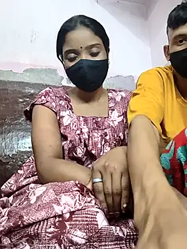 Snapshot of couplegk71 chatting on February 2026 03:29:01 PM couplegk71 online show from February 2026 03:29:01 PM