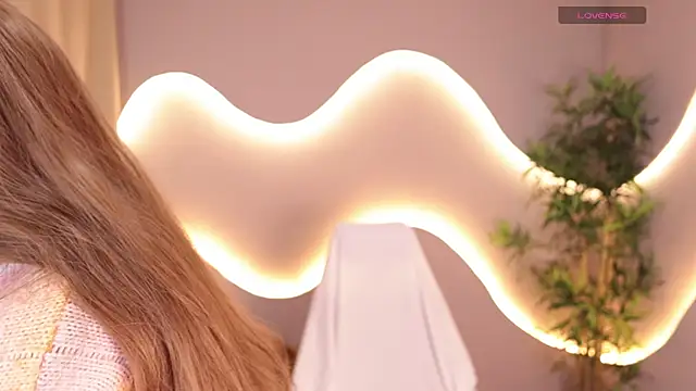 Snapshot of simone_sky chatting on February 2026 12:53:02 PM simone sky online show from February 2026 12:53:02 PM