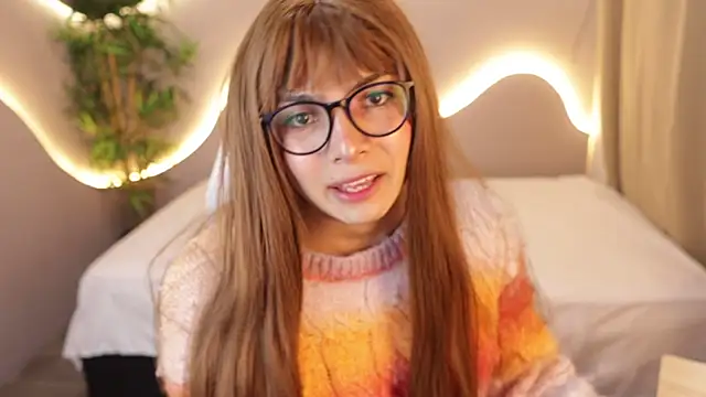 Snapshot of simone_sky chatting on February 2026 12:47:02 PM simone sky online show from February 2026 12:47:02 PM