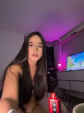 Snapshot of BelaXMeganOfficial chatting on December 2025 01:32:02 AM BelaXMeganOfficial online show from December 2025 01:32:02 AM