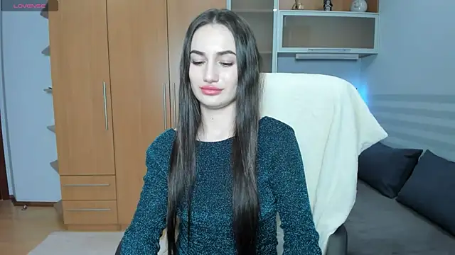 MiraaLes online show from April 2026 07:39:02 PM