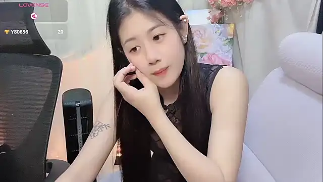 Yvonne-07 online show from March 2026 02:11:02 PM