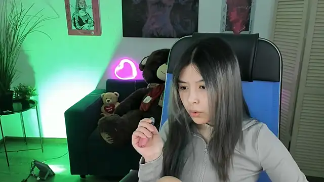 Snapshot of SirenMystiq chatting on December 2025 04:12:02 PM SirenMystiq online show from December 2025 04:12:02 PM