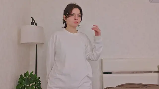 Snapshot of NyraVesperis chatting on April 2026 07:06:01 AM NyraVesperis online show from April 2026 07:06:01 AM