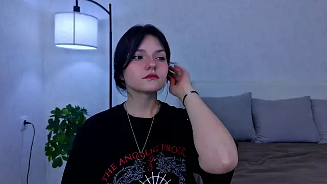 NyraVesperis online show from May 2026 05:38:01 AM