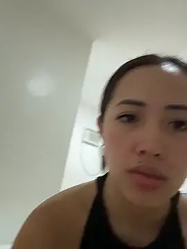 Snapshot of Serena_reinaa chatting on December 2025 09:51:02 AM Serena reinaa online show from December 2025 09:51:02 AM