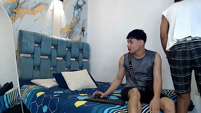 Snapshot of YOUNG_GUYS1 chatting on February 2026 01:20:02 AM YOUNG GUYS1 online show from February 2026 01:20:02 AM