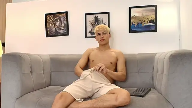 YOUNG GUYS1 online show from March 2026 07:50:01 PM