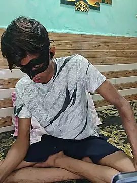 xoupleaura online show from April 2026 07:44:02 PM