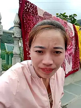 little-effy online show from February 2026 06:22:01 AM