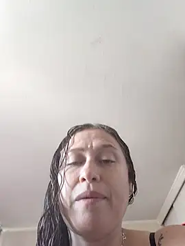 Yarafox01 online show from December 2025 06:47:02 PM