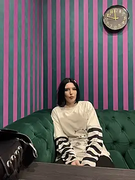 Snapshot of LisaBevy chatting on December 2025 08:48:01 PM LisaBevy online show from December 2025 08:48:01 PM