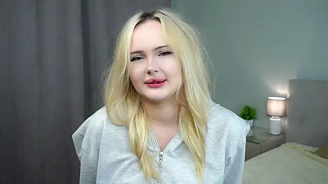 Snapshot of JuanaMessel chatting on December 2025 07:23:01 AM JuanaMessel online show from December 2025 07:23:01 AM