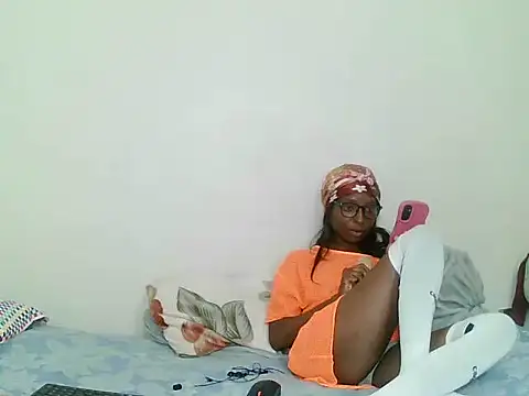 PKELLY7 online show from December 2025 07:53:02 PM