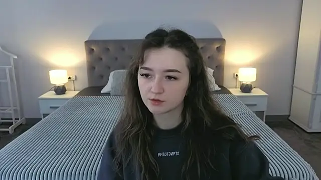 CyrenaLuxe online show from April 2026 06:07:02 AM