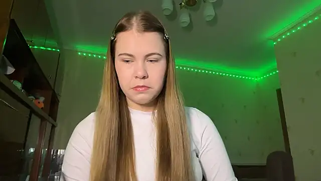 Snapshot of MaevAmy chatting on December 2025 12:31:02 PM MaevAmy online show from December 2025 12:31:02 PM