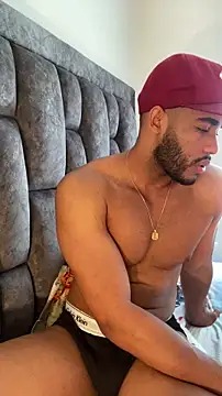 Snapshot of DominicHunter chatting on December 2025 08:58:01 PM DominicHunter online show from December 2025 08:58:01 PM