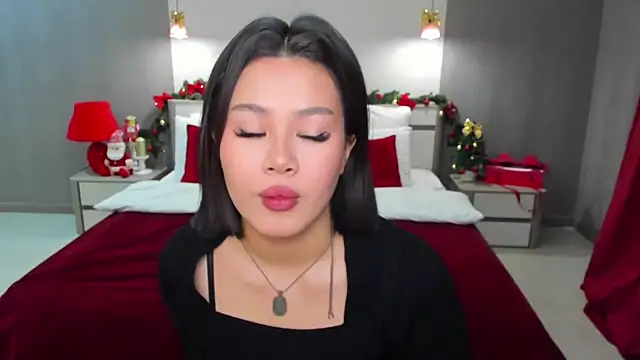 Snapshot of Brunette_Charm chatting on December 2025 06:23:01 PM Brunette Charm online show from December 2025 06:23:01 PM