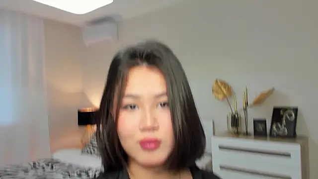 Brunette Charm online show from January 2026 11:14:02 AM