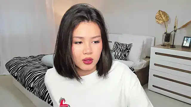 Brunette Charm online show from February 2026 10:55:02 AM