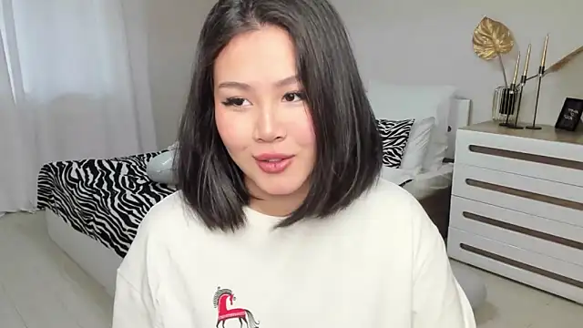 Brunette Charm online show from March 2026 11:18:01 AM