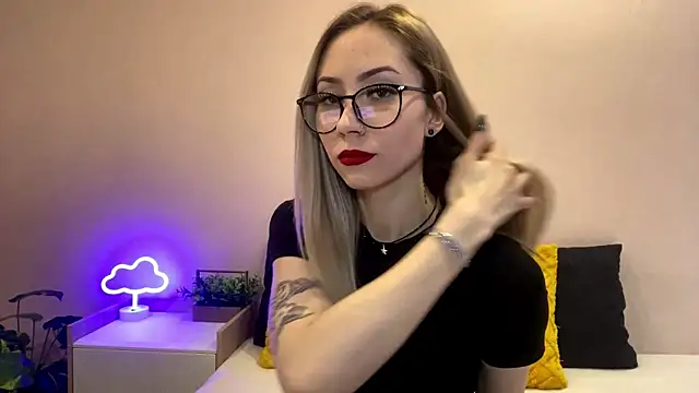 Snapshot of sun_under_skyy chatting on December 2025 09:27:02 AM sun under skyy online show from December 2025 09:27:02 AM