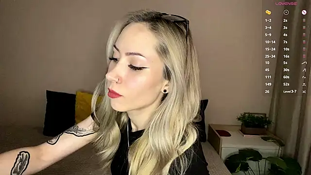 Snapshot of sun_under_skyy chatting on February 2026 08:29:01 AM sun under skyy online show from February 2026 08:29:01 AM