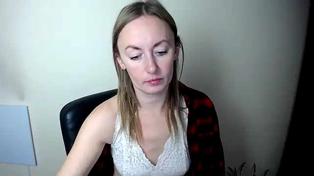 Snapshot of LiaSeass_ chatting on December 2025 10:08:02 AM LiaSeass online show from December 2025 10:08:02 AM