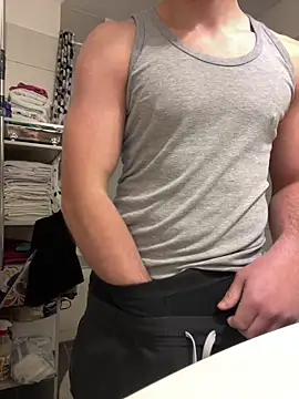 romeoooo01 online show from December 2025 04:47:01 PM