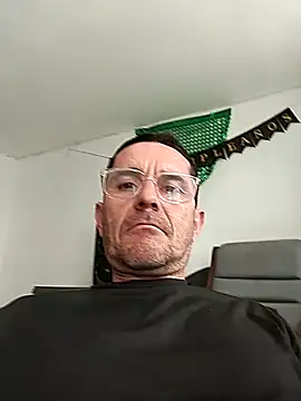 Maxhot3108 online show from March 2026 07:09:01 PM