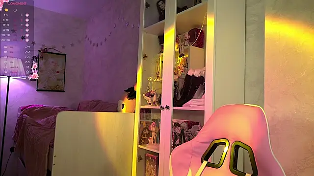 MiraJades online show from April 2026 09:07:02 PM