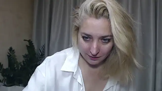 Snapshot of sweetpussy13 chatting on September 2025 05:53:02 AM sweetpussy13 online show from September 2025 05:53:02 AM