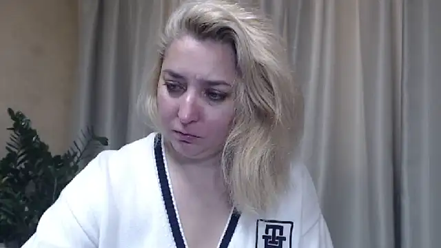 Snapshot of sweetpussy13 chatting on October 2025 06:34:01 AM sweetpussy13 online show from October 2025 06:34:01 AM