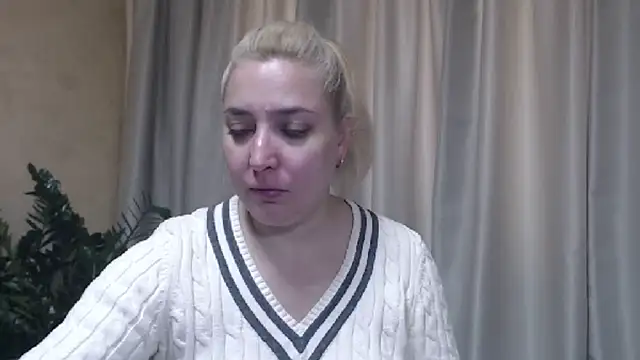 Snapshot of sweetpussy13 chatting on October 2025 06:52:02 AM sweetpussy13 online show from October 2025 06:52:02 AM