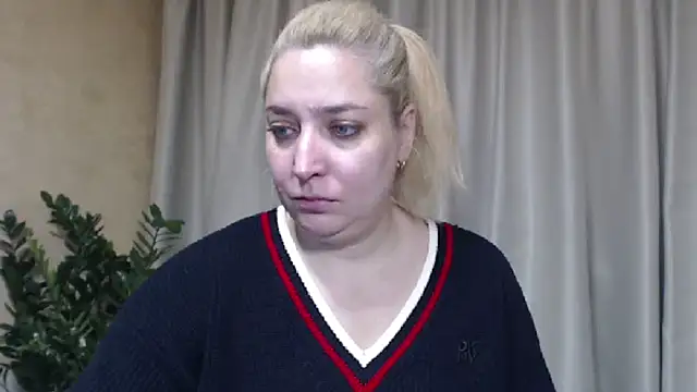 Snapshot of sweetpussy13 chatting on November 2025 06:55:01 AM sweetpussy13 online show from November 2025 06:55:01 AM