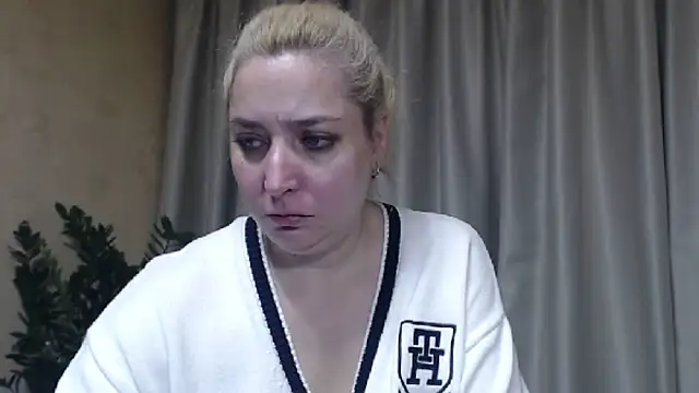 Snapshot of sweetpussy13 chatting on November 2025 07:25:01 AM sweetpussy13 online show from November 2025 07:25:01 AM