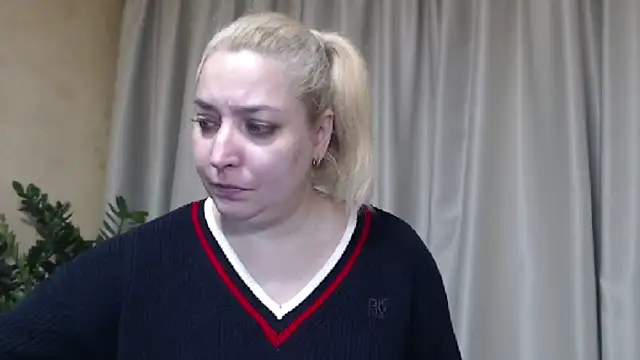 Snapshot of sweetpussy13 chatting on November 2025 07:01:01 AM sweetpussy13 online show from November 2025 07:01:01 AM