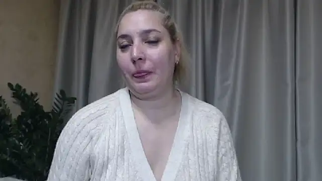 Snapshot of sweetpussy13 chatting on December 2025 07:06:02 AM sweetpussy13 online show from December 2025 07:06:02 AM