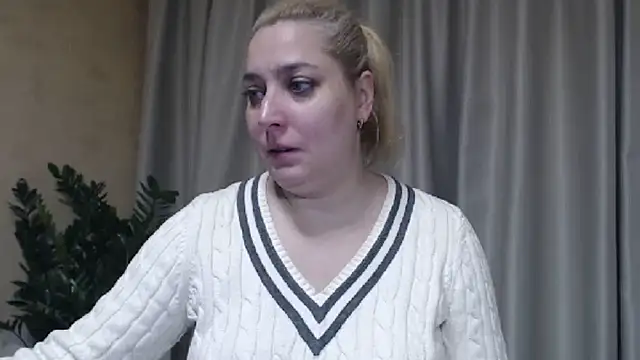 Snapshot of sweetpussy13 chatting on December 2025 07:17:01 AM sweetpussy13 online show from December 2025 07:17:01 AM