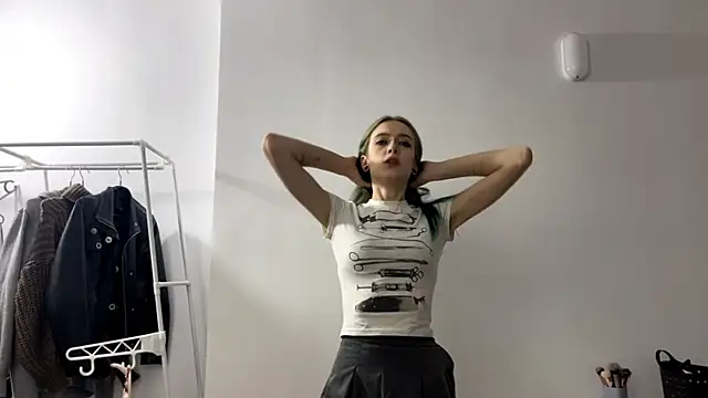 Snapshot of MerIeBremmer chatting on December 2025 05:07:02 PM MerIeBremmer online show from December 2025 05:07:02 PM