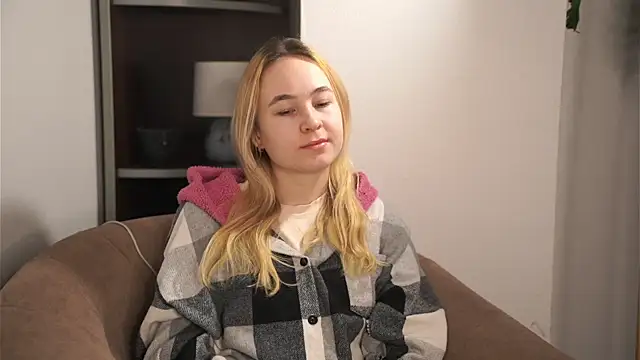 Snapshot of KenaLeski chatting on December 2025 04:39:02 AM KenaLeski online show from December 2025 04:39:02 AM