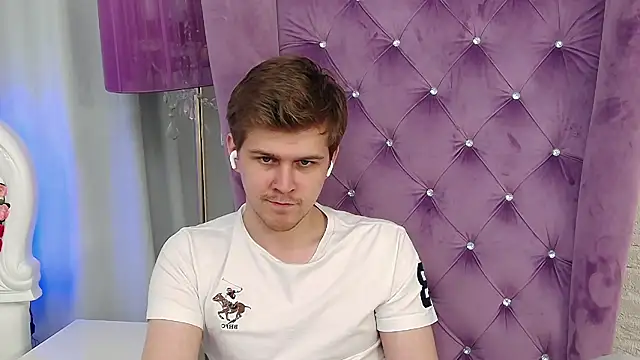 NickJohnas online show from April 2026 07:07:02 PM