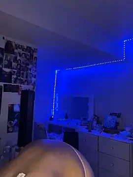 Snapshot of maisie_goldxx chatting on February 2026 10:38:02 AM maisie goldxx online show from February 2026 10:38:02 AM