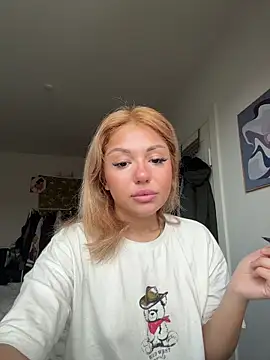 SilkyMira online show from December 2025 11:18:01 AM