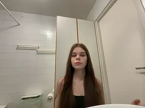 LeyaFlamy online show from December 2025 04:34:02 PM