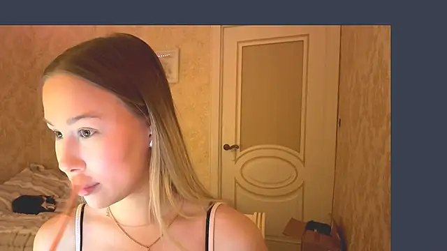 LashandraGiacomelli online show from December 2025 04:34:02 PM