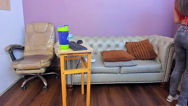 Snapshot of dahianeconnor chatting on April 2026 11:37:02 AM dahianeconnor online show from April 2026 11:37:02 AM