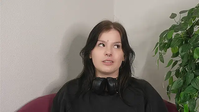 Snapshot of LesleyManire chatting on December 2025 10:54:02 AM LesleyManire online show from December 2025 10:54:02 AM